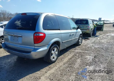 2005 Chrysler Town & Country из США, поврежденный, VIN 1C4GP45R05B441776